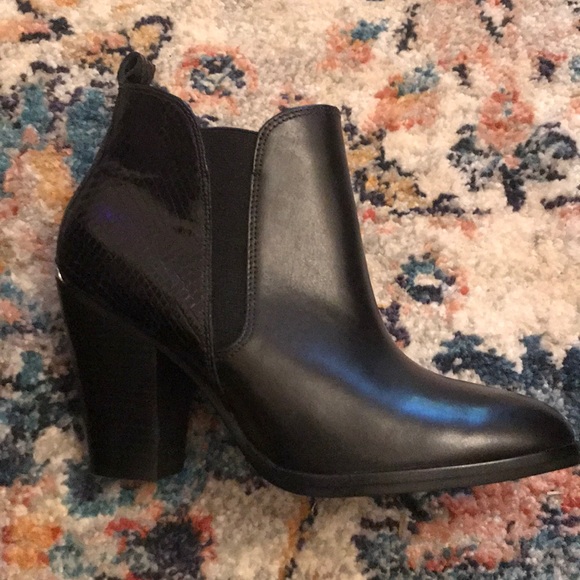 Michael Kors black ankle boots - Picture 7 of 7